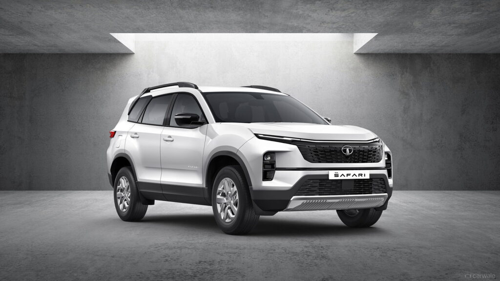 Here TATA has relaunched its SAFARI facelift version in the Indian Automobile Industry.